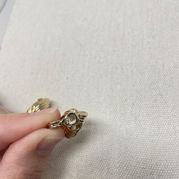 The Jewelry Group TJG Signed Gold Tone Knotted Clip On Statement Earrings Marked - Picture 11 of 15